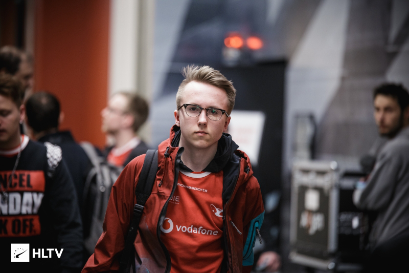 LPL夏季赛W8D2：小Wei野区遭遇Tarzan，Rookie对位Creme