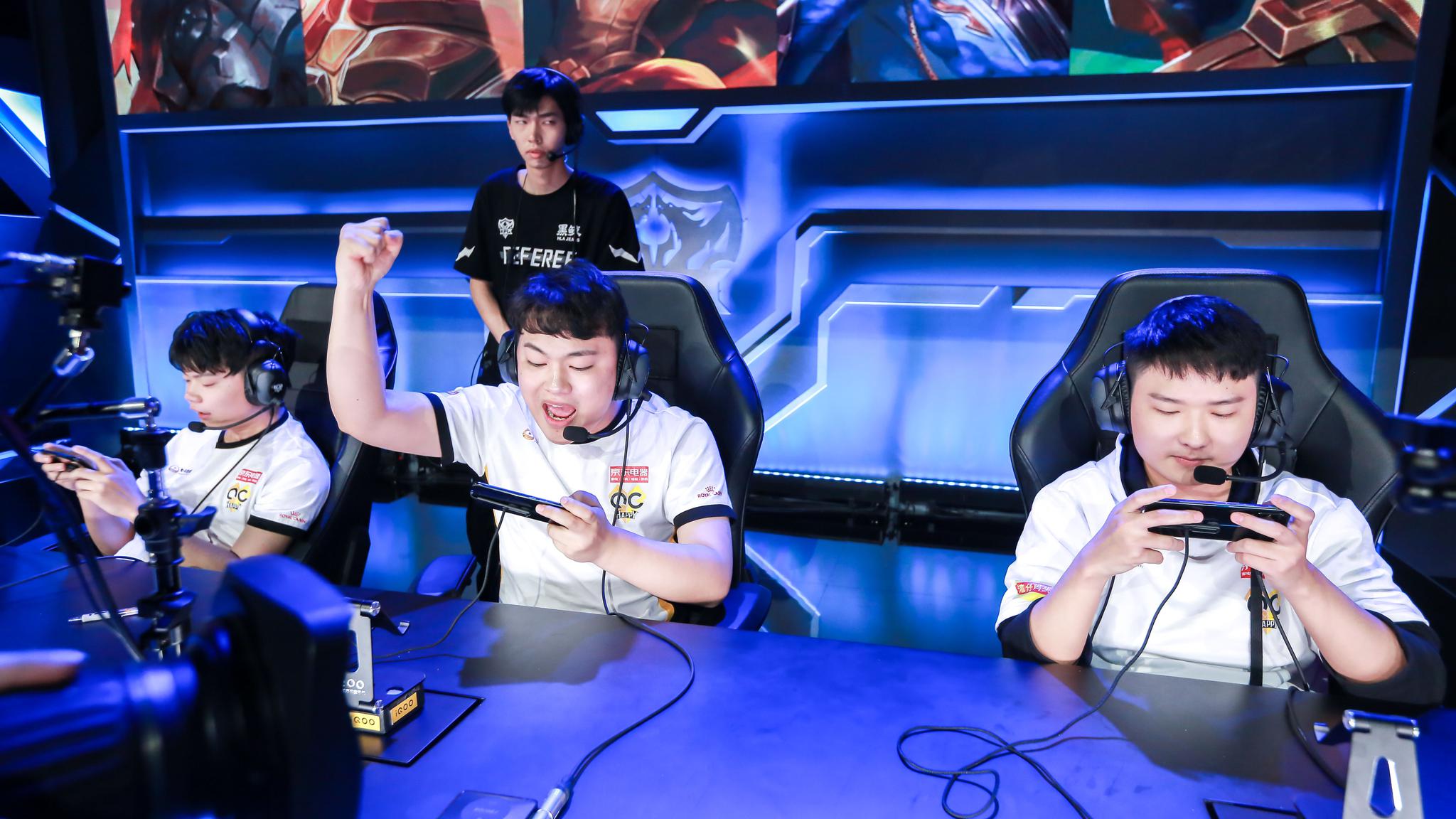 韩网投票最佳阵容结果与官方最相似 仅ADC位置阵容不同！