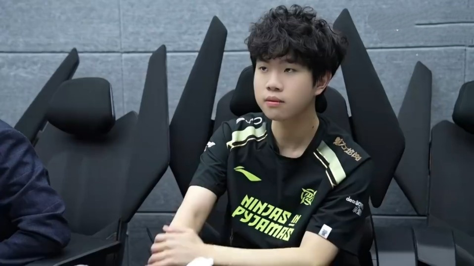 Mouz 在 BLAST Bounty Fall 2025 四分之一决赛中以 2：0 战胜 Astralis ，晋级半决赛。