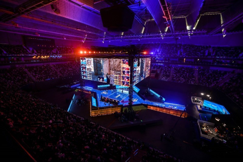 LPL春季赛今日赛程及首发名单：Uzi首发 XLB首发